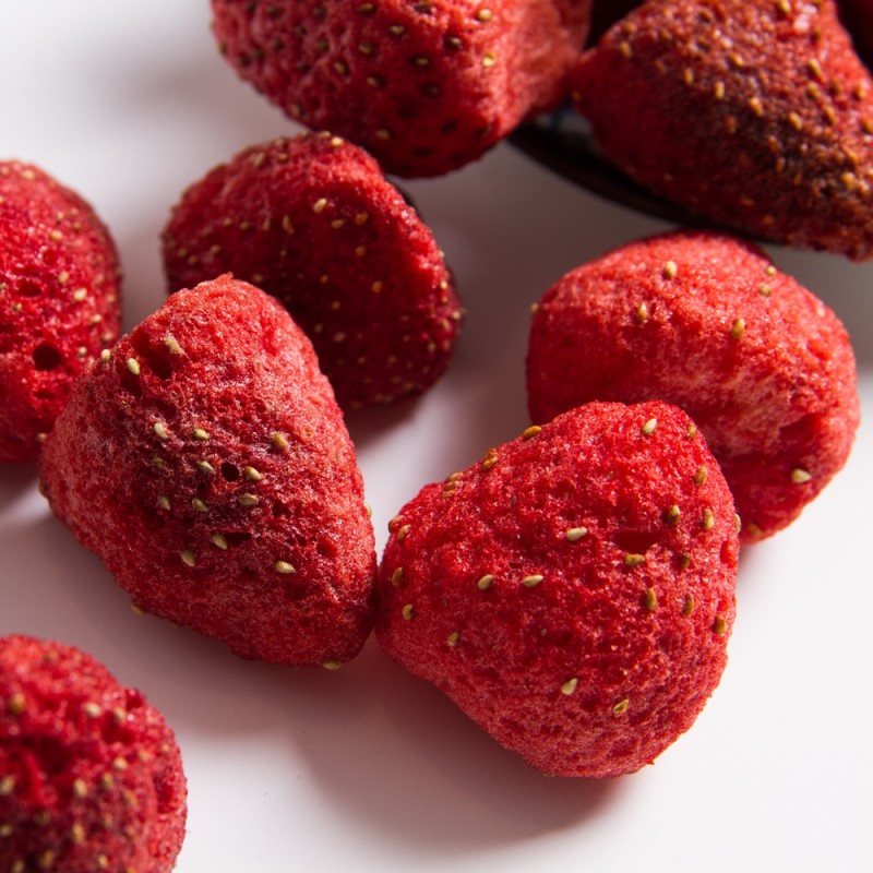 Factory Direct Whole Fruit Dried Strawberries Customizable Coating with Water Preservation Sweet Bulk