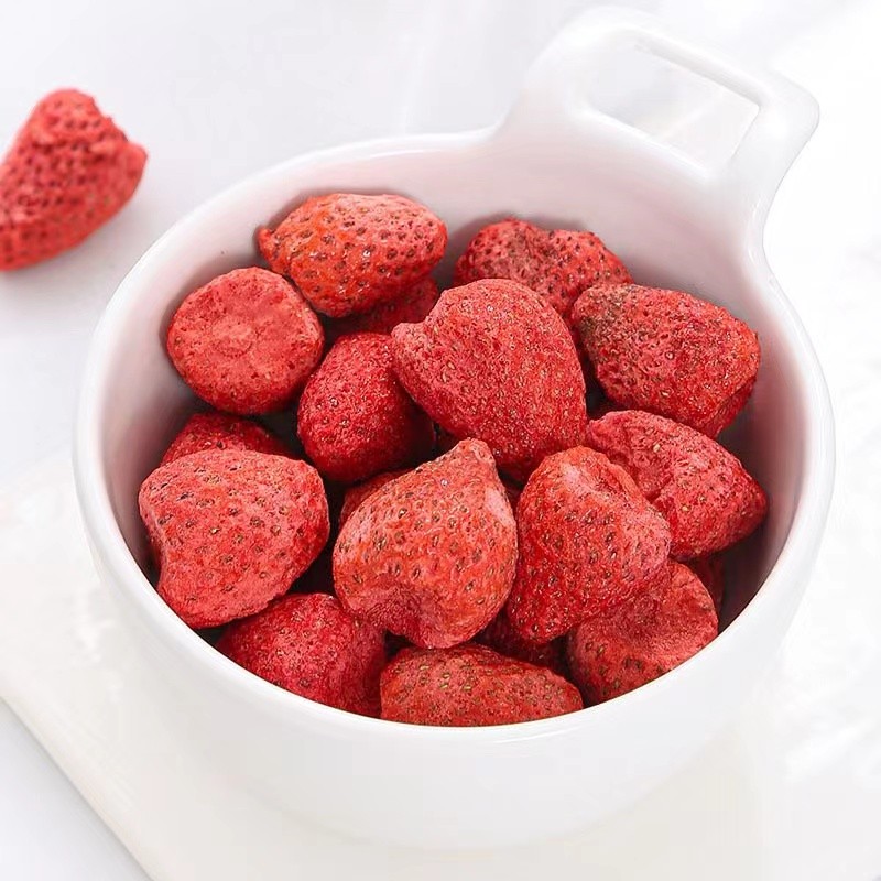 Best Freeze-Dried Organic Strawberries from China Factory Whole Sweet Taste FD Drying Process Bulk Packed Baking Strawberries