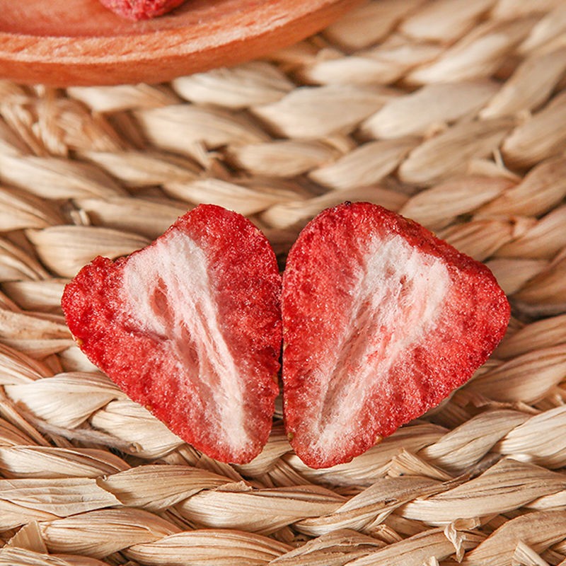 OEM Customizable Freeze-Dried Whole Strawberries for Baking & Ice Cream Dehydrated Raw Material Wholesale Bulk Packaging