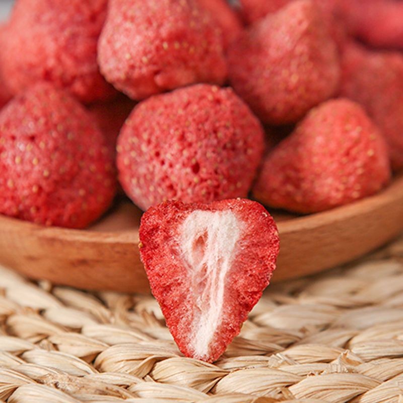 OEM Customizable Freeze-Dried Whole Strawberries for Baking & Ice Cream Dehydrated Raw Material Wholesale Bulk Packaging