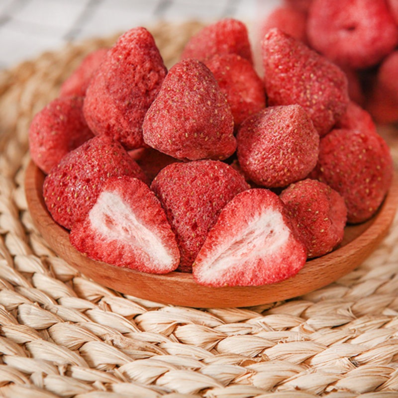 OEM Customizable Freeze-Dried Whole Strawberries for Baking & Ice Cream Dehydrated Raw Material Wholesale Bulk Packaging