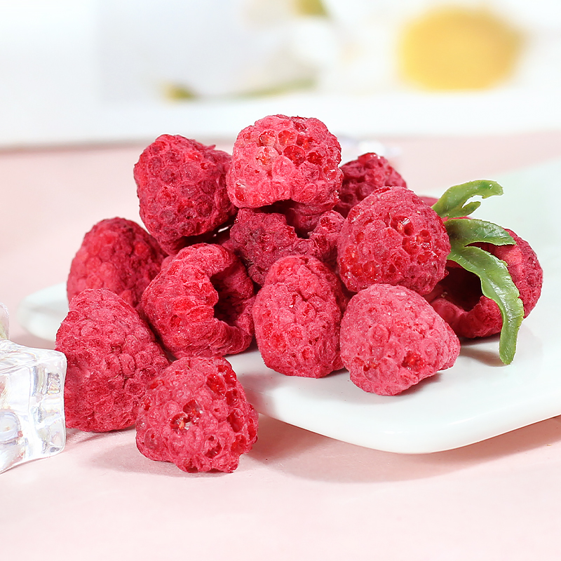 Freeze Dried Fruit Manufacturer - Whole Raspberry Crumbs Cake Decoration