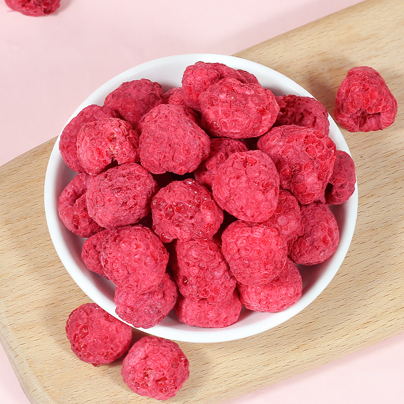 Freeze Dried Fruit Manufacturer - Whole Raspberry Crumbs Cake Decoration