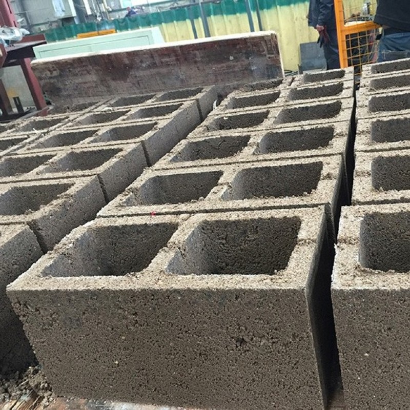 Customized Block Machine Supplier - Customized Concrete Block Semi Automatic QT4-40
