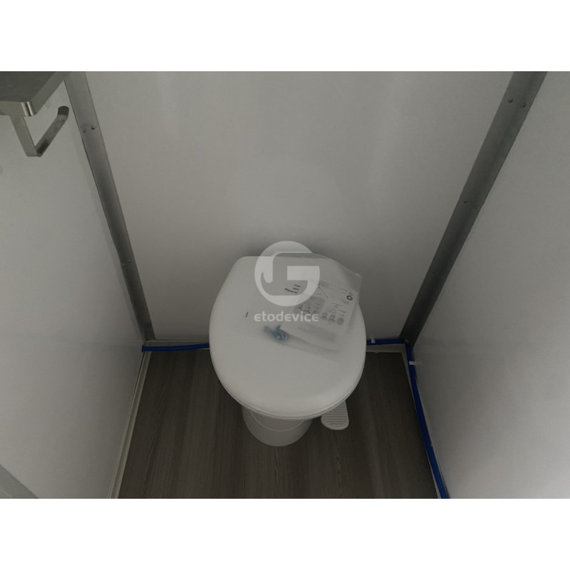 Portable Toilet Factory - Outdoor 3 Stalls VIP Mobile Bathroom Trailer