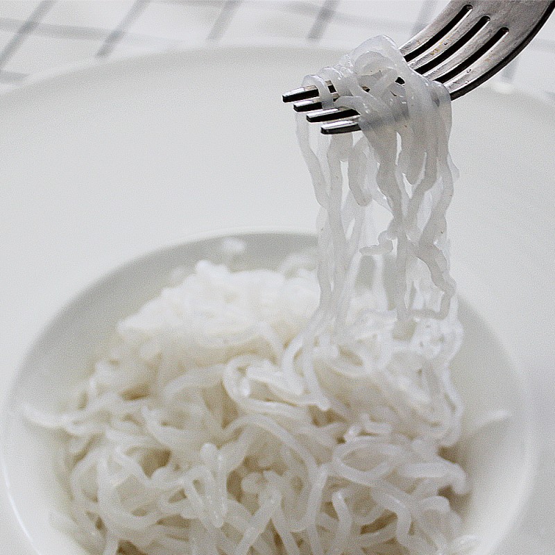 Ready-Cooked Gluten-Free Konjac Shirataki Noodles Instant Glucomannan Pasta Packaged in Bag for Adults