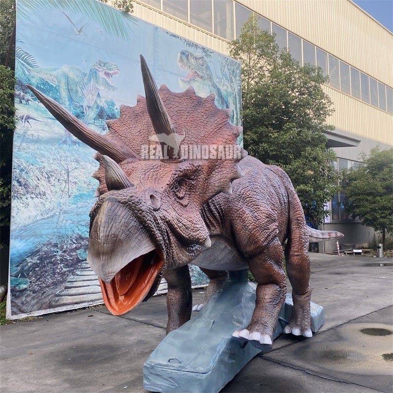 Animatronic Dinosaur Manufacturer - Walking Triceratops Interactive