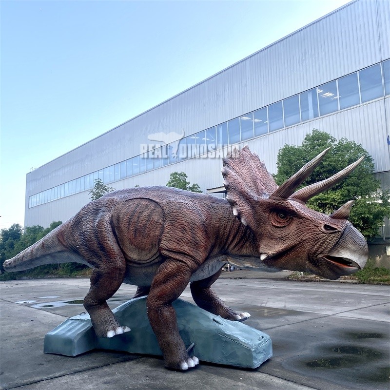 Animatronic Dinosaur Manufacturer - Walking Triceratops Interactive