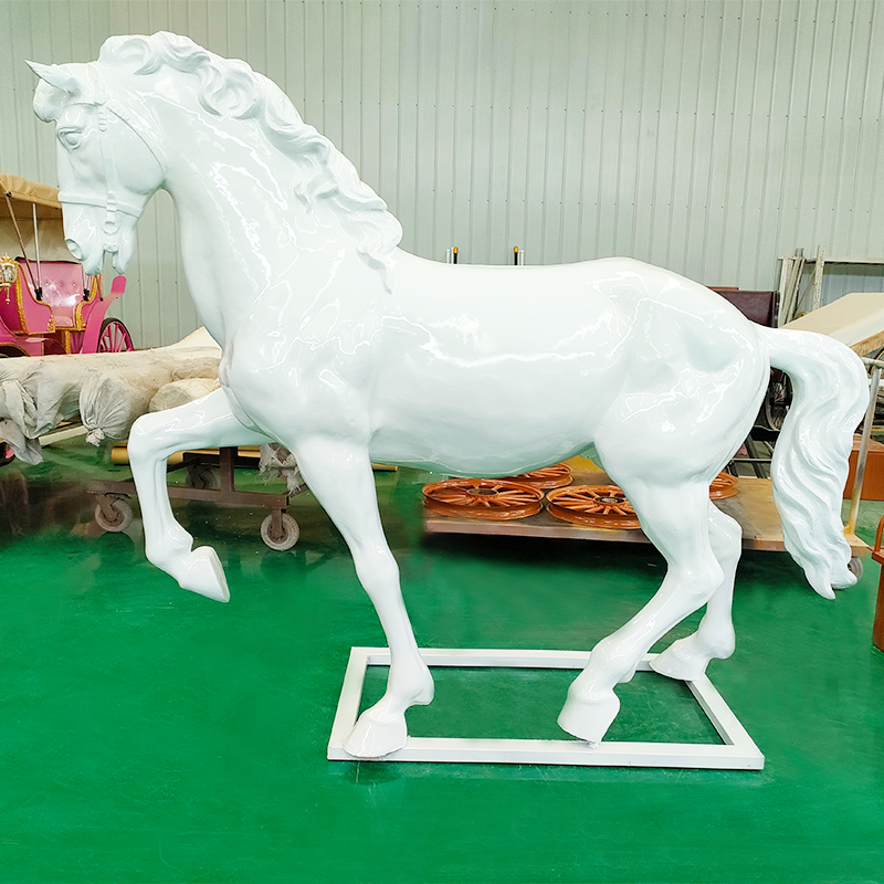 Sculpture Manufacturer - Fiberglass Horse Carriage
