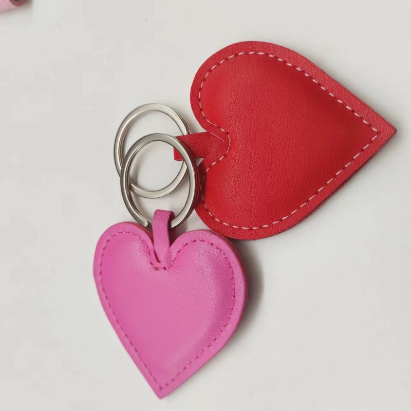 Leather Keychain Factory - OEM Custom Heart-shaped Pendant