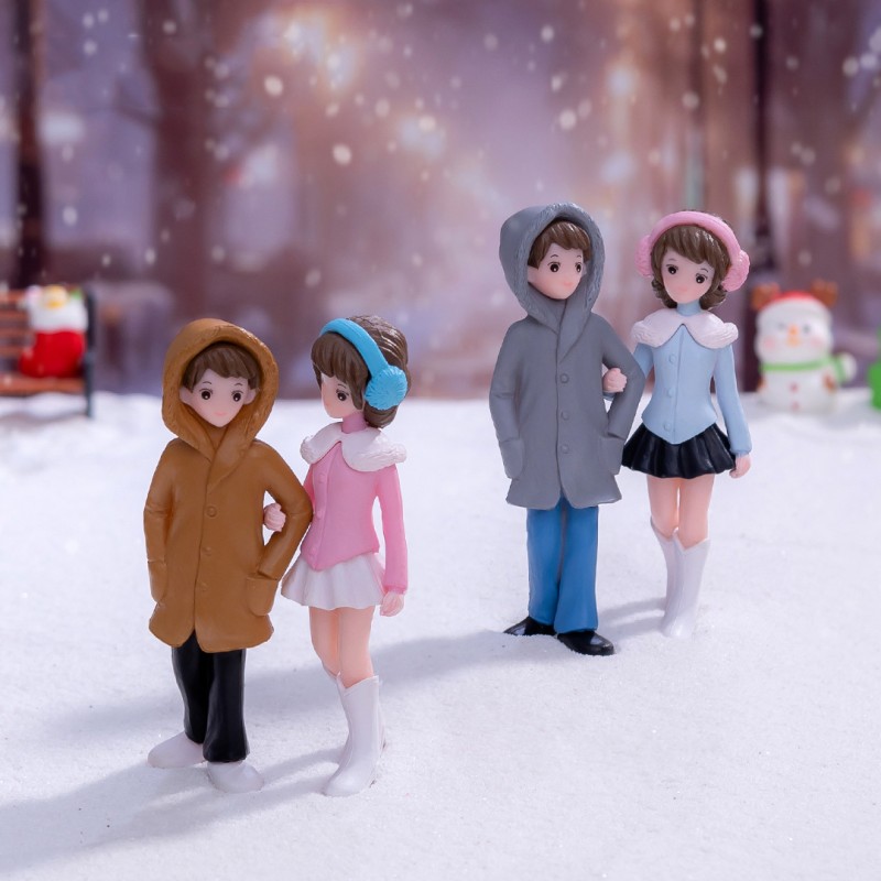 Couples Figurines Factory - OEM Custom Winter Scene Decor