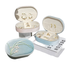 Luxury Jewelry Case Manufacturer - Portable Oval Shape Velvet Gift