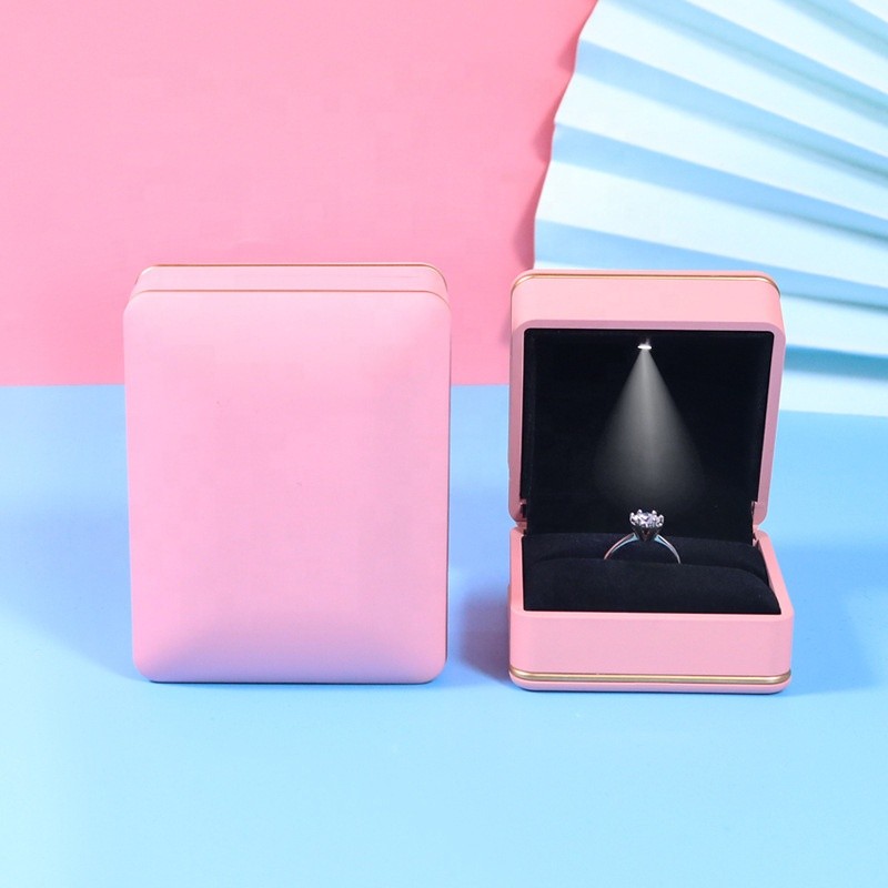 LED Ring Box Manufacturer - Custom Gold Edge Light Necklace Display