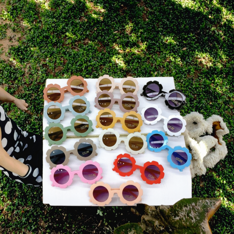 Round Sunglasses Supplier - Flower Emblazoned UV