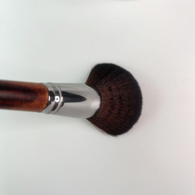 High Quality Soft Hair Single Makeup Brush Wood Handle High-End Synthetic Fibre for Concealer Application Factory Direct Bulk