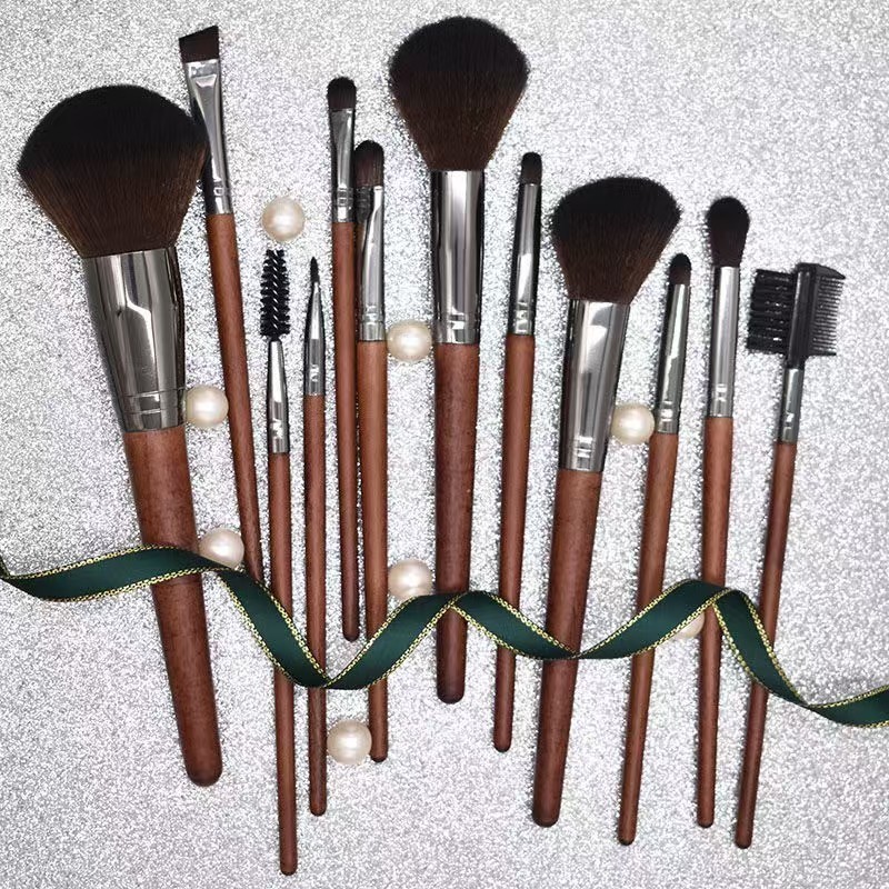 2024 New Style High Quality Professional Makeup Brushes Set 12pcs Brown Luxury OEM Cosmetic Wooden Fan Smudge Beauty Tool