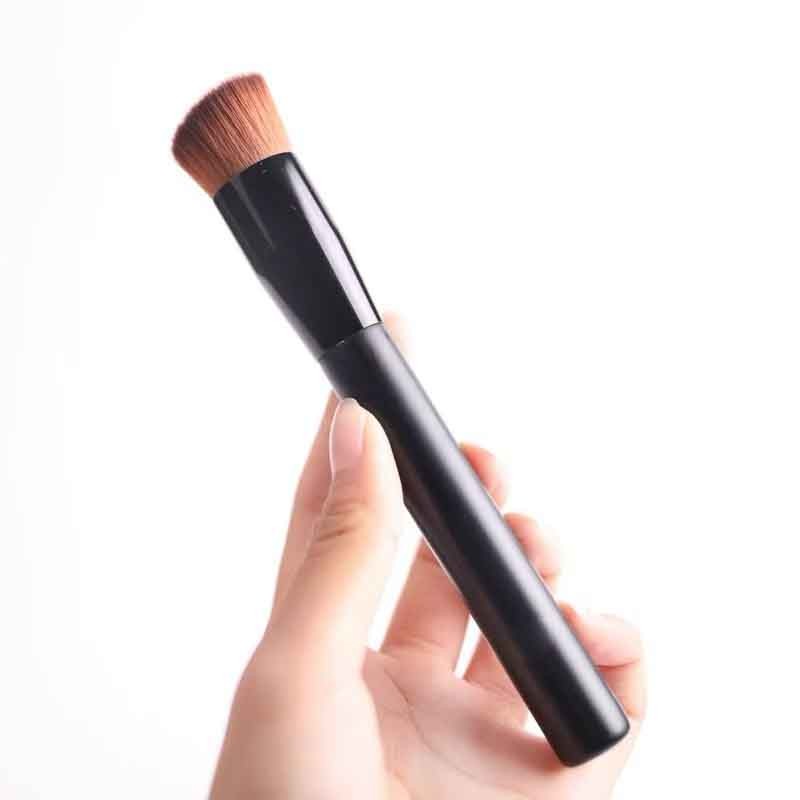 131 Mineral Powder Makeup Tools Concealer Perfect Slanting Liquid Foundation Brush with Wood Handle Nylon Material