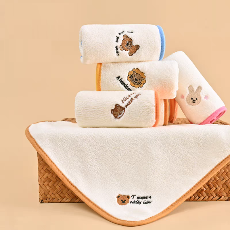 Plush Blanket Factory - Animal Head Shape Polyester Coral