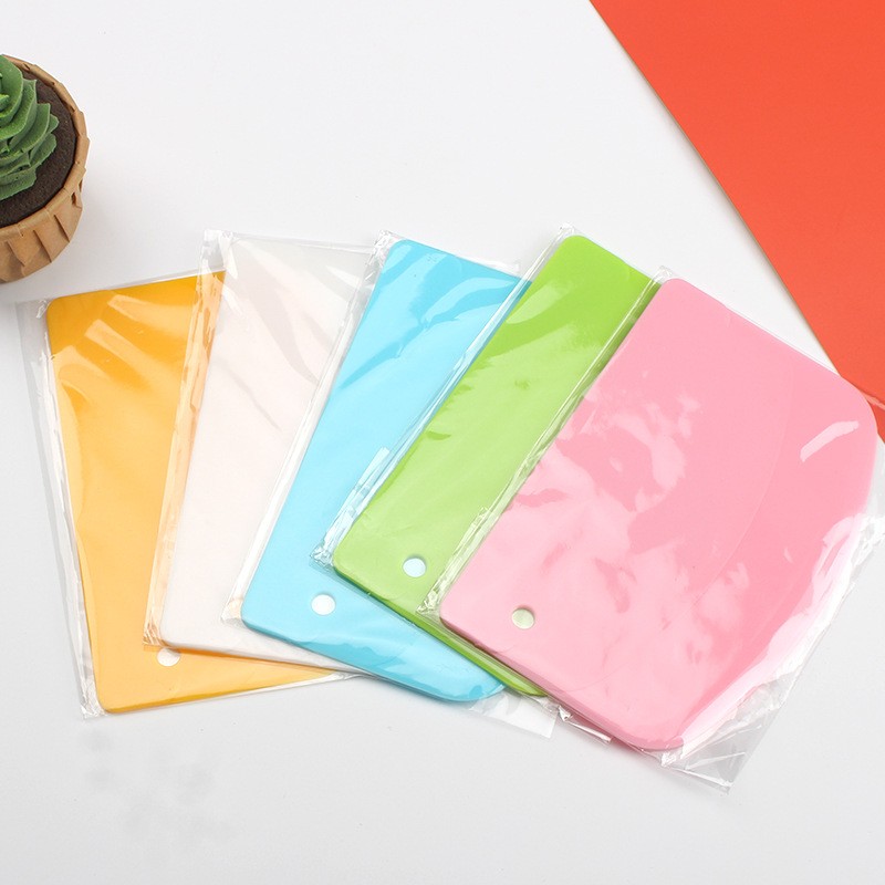 Pizza Cutter Manufacturer - Custom Branding Plastic Pastry Dough Scraper