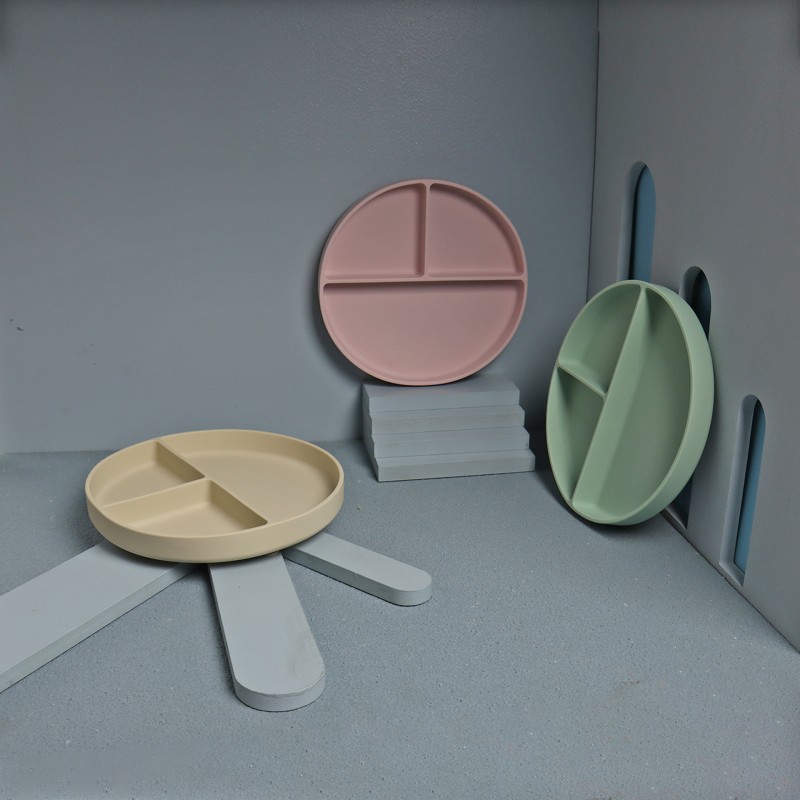 Non spill Kids Feeding Set Manufacturer - OEM Bpa Free Silicone Suction Heart Shape Set