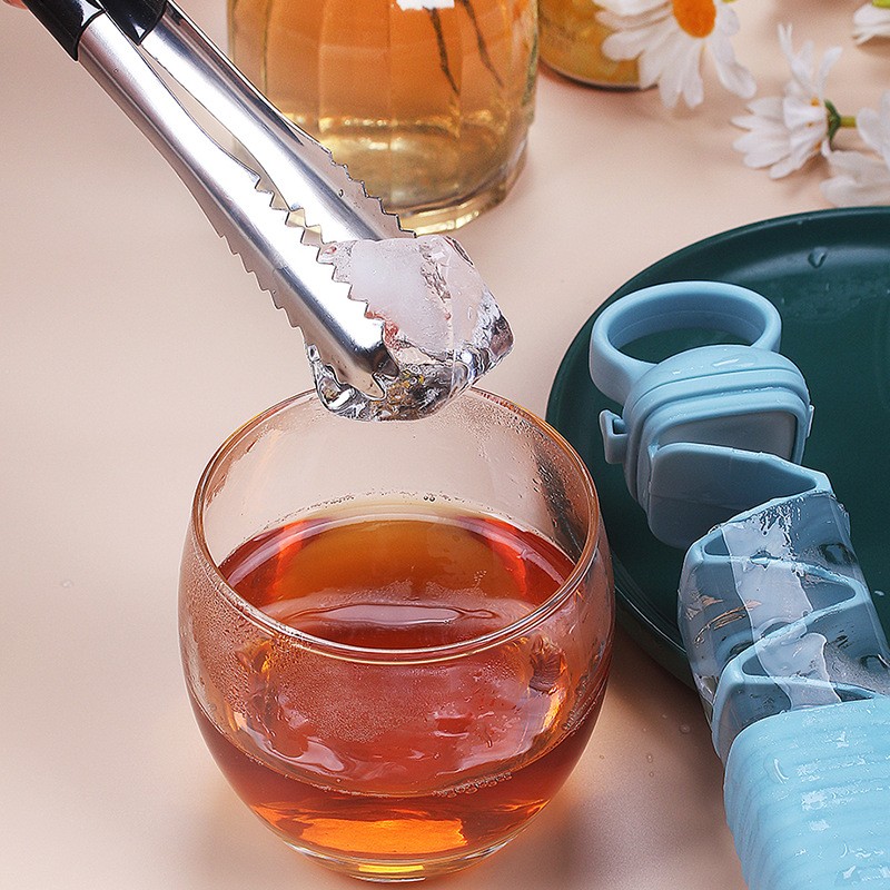 New Product Portable Ice Cube Mold Plastic Pull-Type Reusable Ice Cube Mold V-Shaped Large Ice Cube Mold