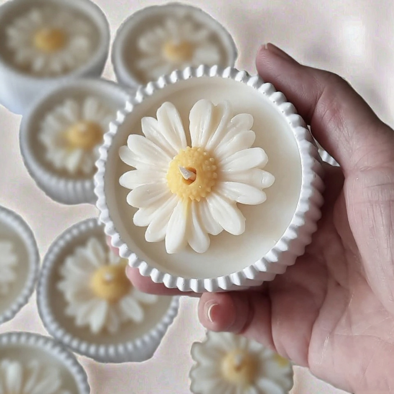 Daisy Soy Candle Factory - Fresh Aromatherapy for Seniors Birthday Gift