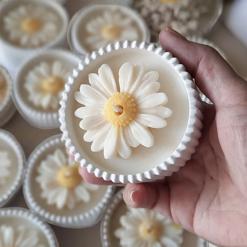 Daisy Soy Candle Factory - Fresh Aromatherapy for Seniors Birthday Gift