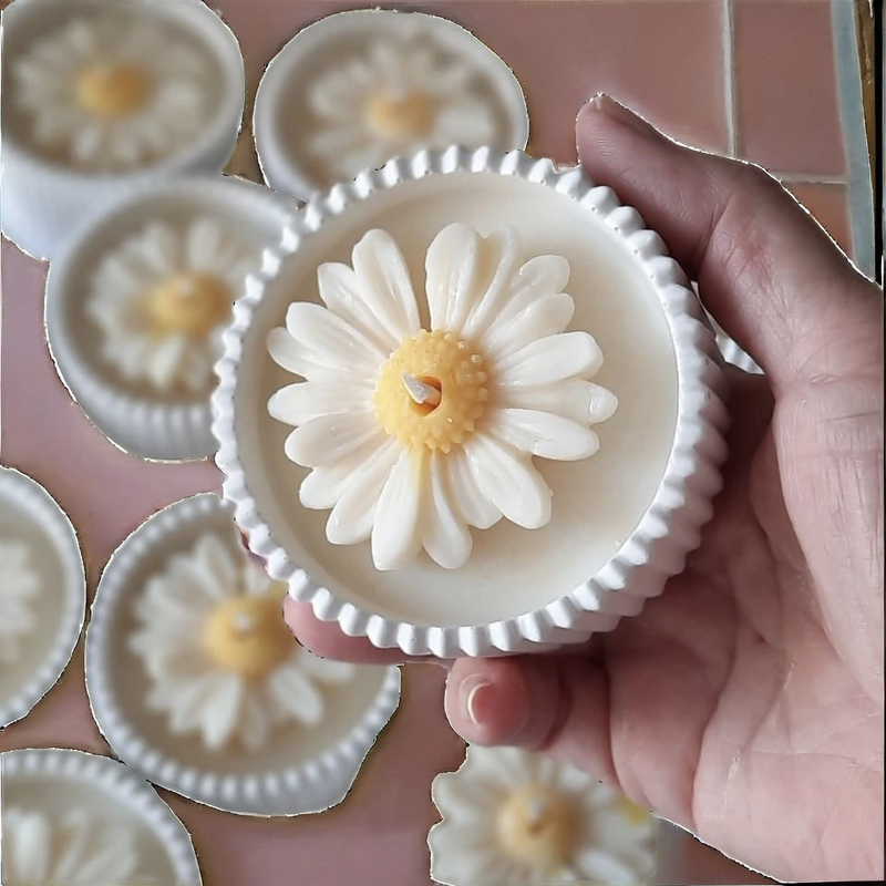 Daisy Soy Candle Factory - Fresh Aromatherapy for Seniors Birthday Gift