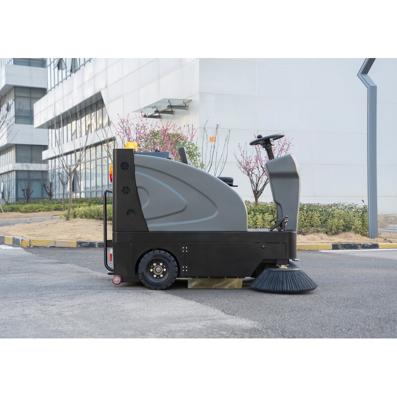 Ride-On Battery Sweeping Machine - Heavy-Duty Factory