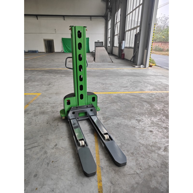 Semi Electric Stacker - 500-1000kg Truck Climb Factory