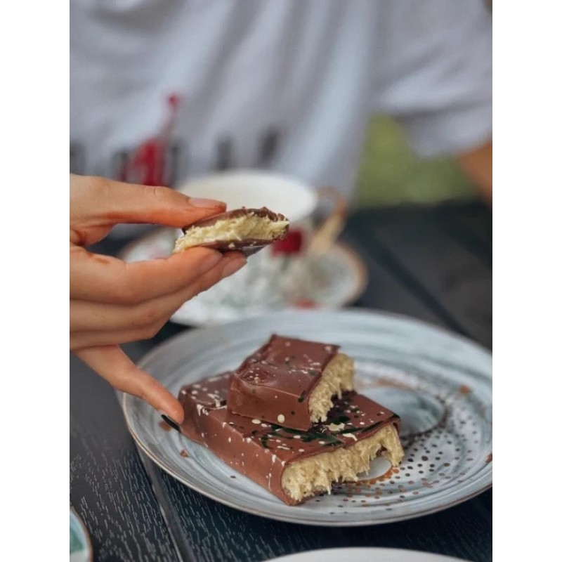 Customizable Pistachio Chocolate Bar Sweet Taste Factory Provides Bulk for Corporate Brand Solutions Dubai Halal Chocolate