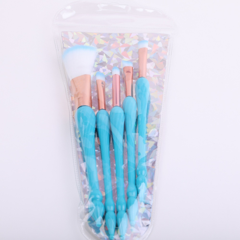 Portable Professional Makeup Brush Set Five Color Synthetic Hair Brushes for Face Lips 5pcs Per Set with Comfortable Handle