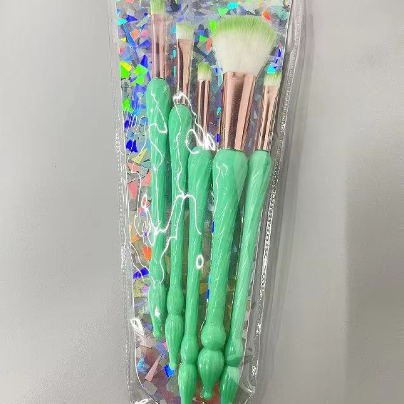 Portable Professional Makeup Brush Set Five Color Synthetic Hair Brushes for Face Lips 5pcs Per Set with Comfortable Handle