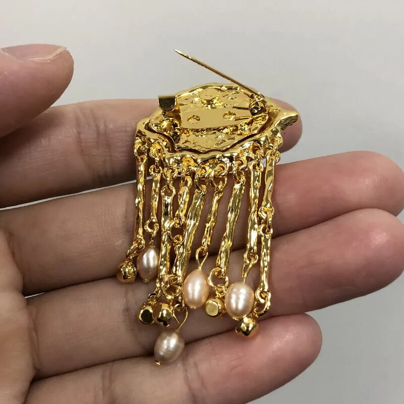 Vintage Brooch Factory - Women Men Eyes of Demon Exaggerated Trendy Pearl Tassels