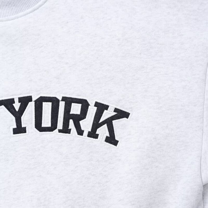 Text Embroidered Velvet Sweatshirt Factory - OEM Custom Sports Retro Ladies Top