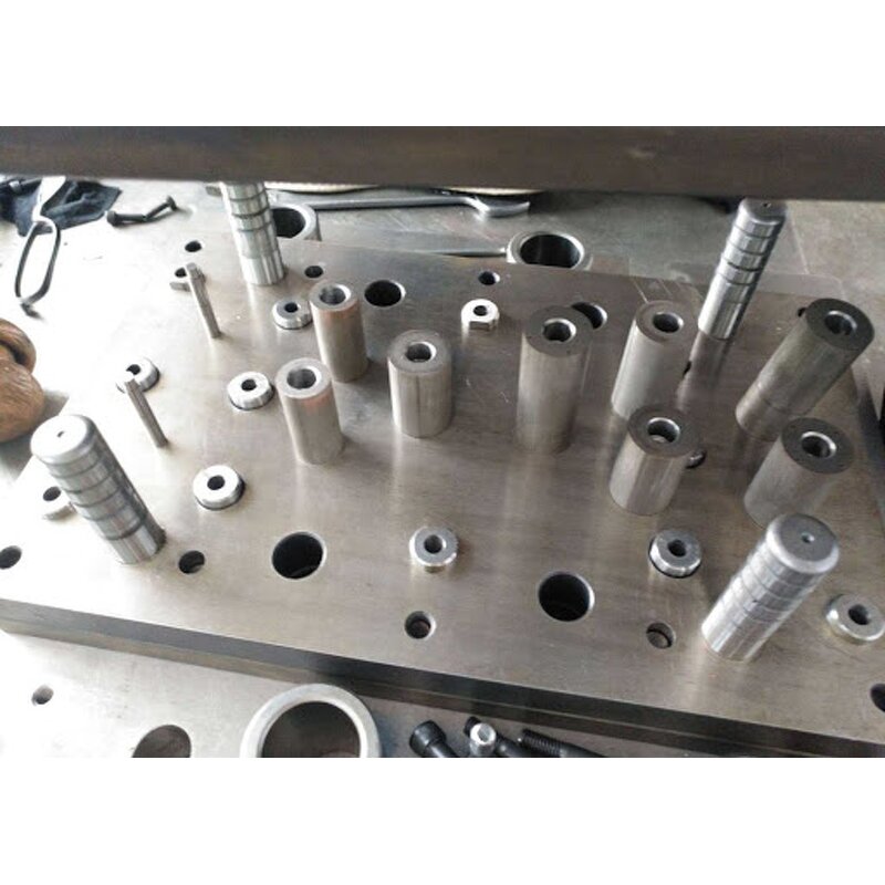 Neat Cutting Fluid Manufacturer - Jaeger 300 Medium Duty Containing Active Sulphur