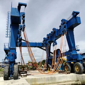 Mobile Boat Hoist Supplier - 350-10 Tons Yacht Club Rubber