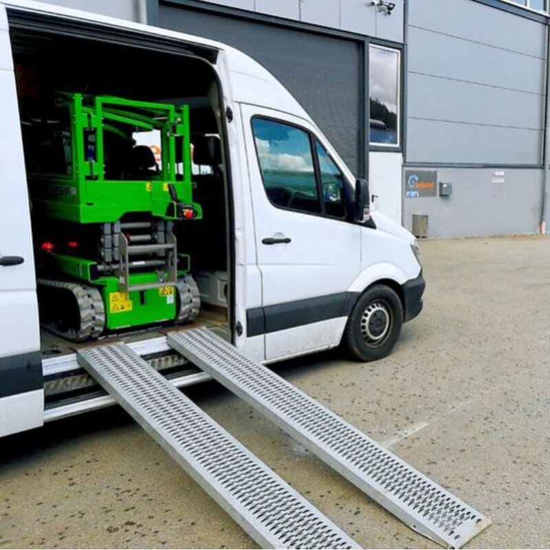 MINI Crawler Scissor Lift Factory - OEM 20ft 25ft 250KG Electric Self Propelled Narrow