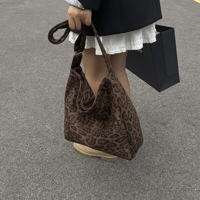 Messenger Bag Factory - OEM Custom Women's Leopard Print Open Zipper