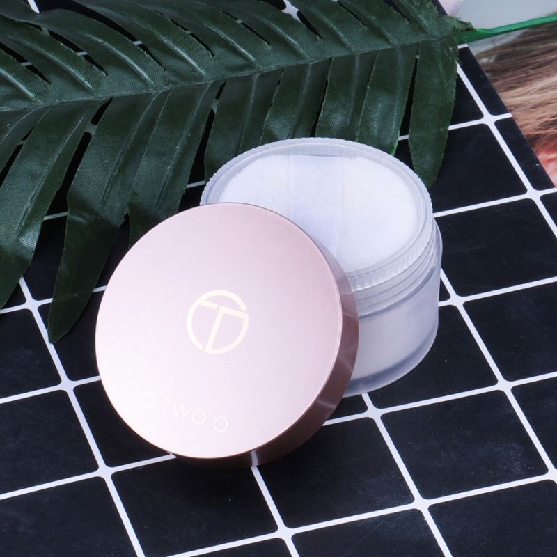 O.TWO.O Best Translucent Loose Powder for Oily Skin
