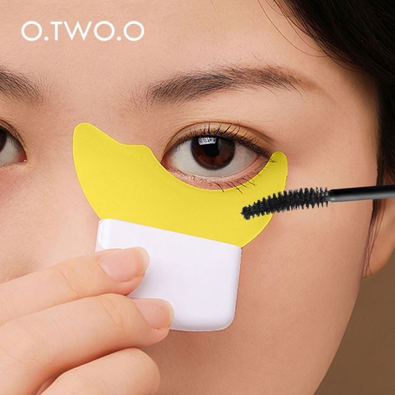 O.TWO.O Eyelash Auxiliary Thrush Tool Guard False Eyelashes Baffle Comb Cosmetic Plastic Brush Curler
