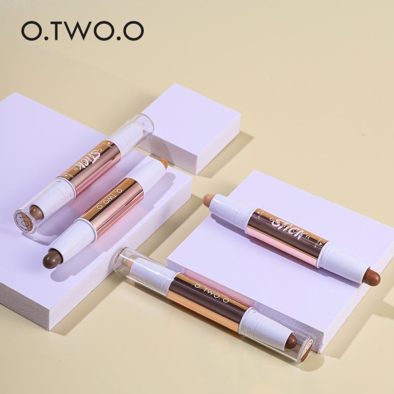 O.TWO.O Brand Cosmetics 6 Colors Long Lasting Cushion Contour Stick Liquid 4.3 * 2.7cm 3 Years All Skin Type 7.5