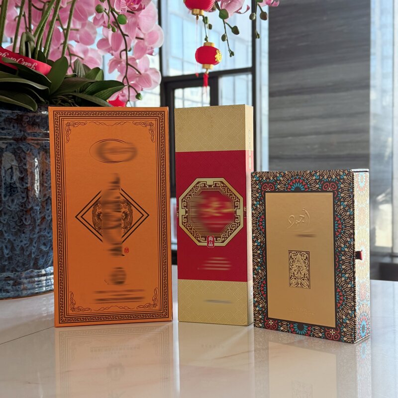 Shipping Box Factory - Custom Logo Embossed Luxury Paper