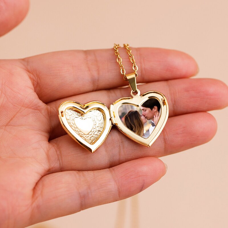 Photo Locket Necklace Factory - 18K Gold Plated Stainless Steel Heart Shape Locket