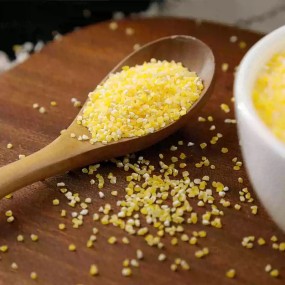 Wholesale Factory Price Organic White Corn Grits Poultry Birds Feed 25kg Bag Gluten-free Coarse Grain Maize Polenta Corn Grits