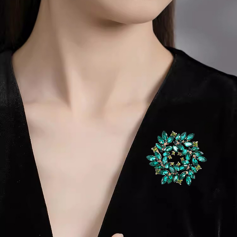Crystal Wreath Brooch Factory - European American Retro New Elegant Alloy Versatile Boutonniere