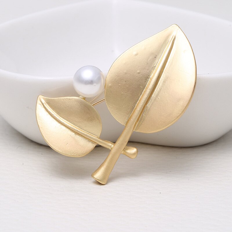 Alloy Brooch Manufacturer - Noble Matted Gold Silver Hot Selling Factory Direct Stock