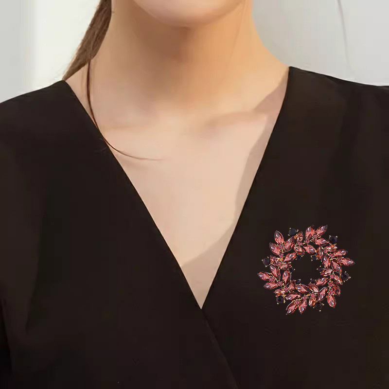 Crystal Wreath Brooch Factory - European American Retro New Elegant Alloy Versatile Boutonniere