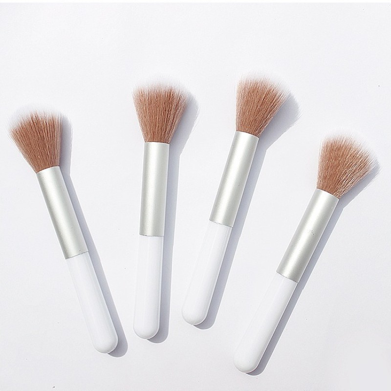Single Portable Makeup Brush with Soft Hair Dot Color and High Gloss for Face Application
