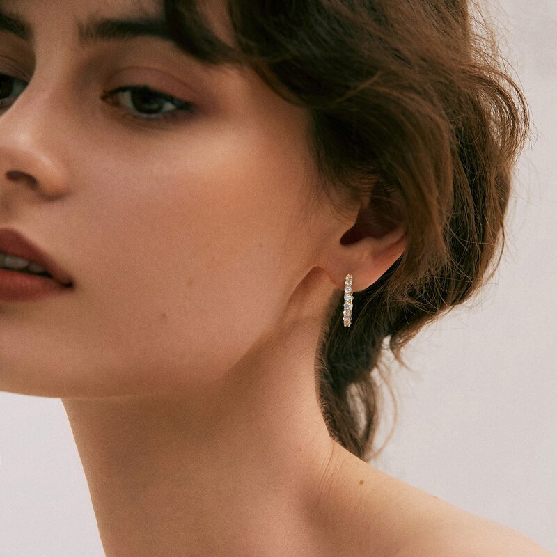 Cubic Zirconia Promise Ring Manufacturer - OEM/ODM Custom Blue Ice Flower CZ Cubic Zirconia Promise Halo Engagement Ring